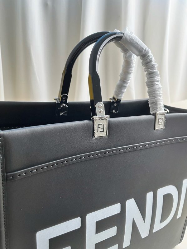 Contrefaçon Fendi Sunshine Moyen Sac Cabas en cuir de veau noir – Image 3