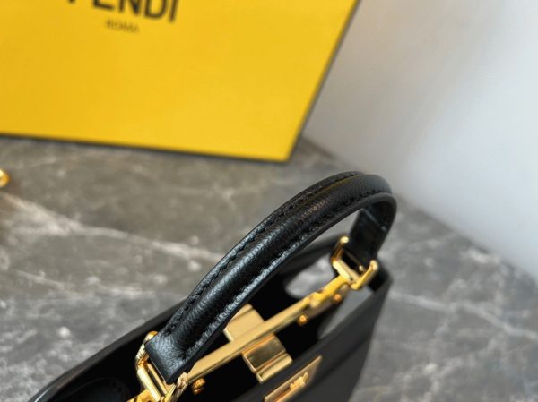 Fausse Fendi Peekaboo ISeeU Petit Sac en cuir nappa noir – Image 3