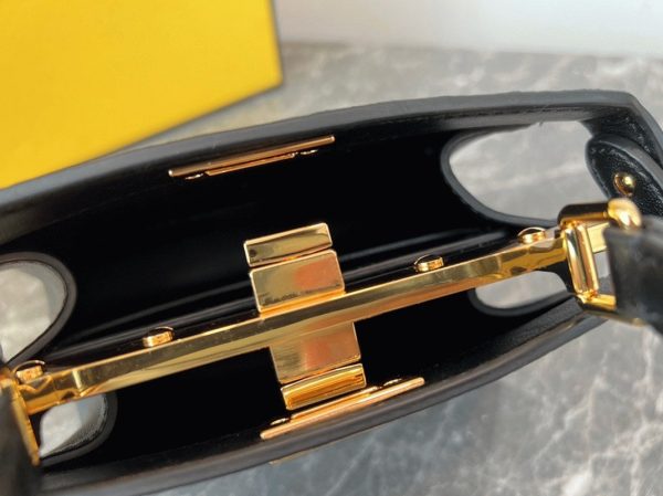 Fausse Fendi Peekaboo ISeeU Petit Sac en cuir nappa noir – Image 2