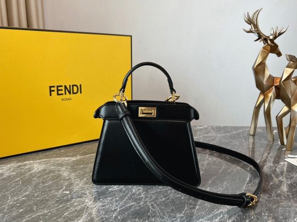 Fausse Fendi Peekaboo ISeeU Petit Sac en cuir nappa noir – Image 10