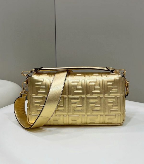 Fausse Fendi Baguette Grand Sac en or FF – Image 9