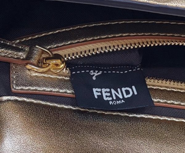 Fausse Fendi Baguette Grand Sac en or FF – Image 5