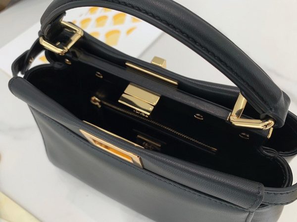 Fausse Fendi Peekaboo Mini Sac en cuir nappa noir – Image 10