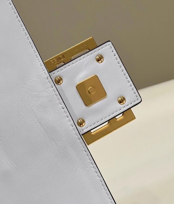 Contrefaçon Fendi Baguette Grand Sac en FF blanc – Image 6
