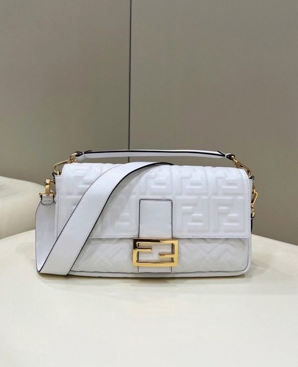 Contrefaçon Fendi Baguette Grand Sac en FF blanc – Image 5