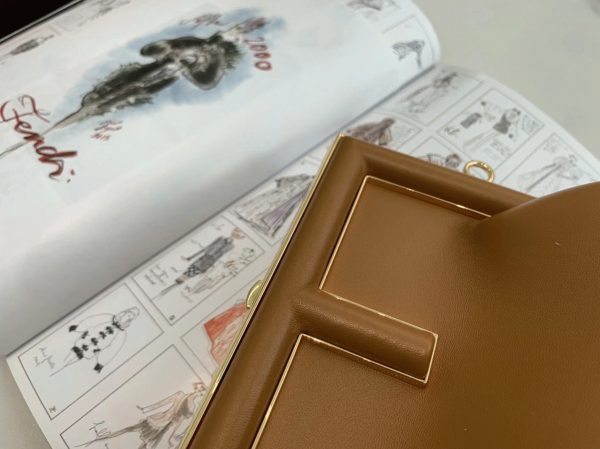 Contrefaçon Fendi First Petit Sac en brun – Image 8