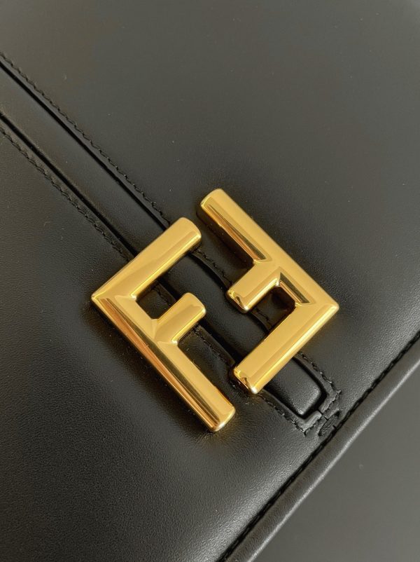 Fausse Fendi C’mon Moyen Sac en noir – Image 9