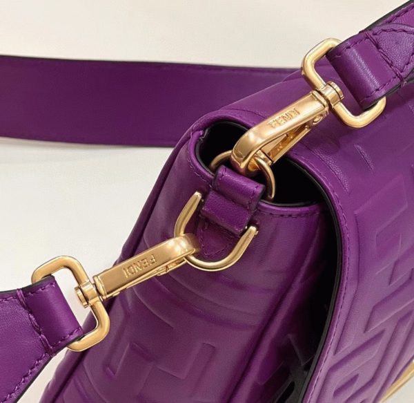 Fausse Fendi Baguette Grand Sac en violet FF – Image 9