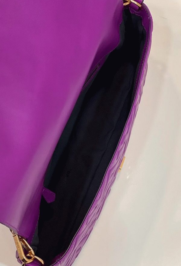 Fausse Fendi Baguette Grand Sac en violet FF – Image 8
