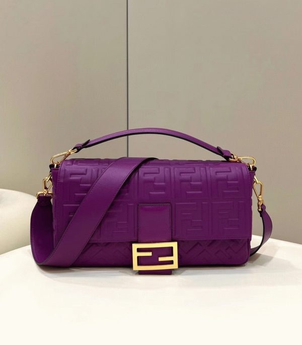 Fausse Fendi Baguette Grand Sac en violet FF – Image 3