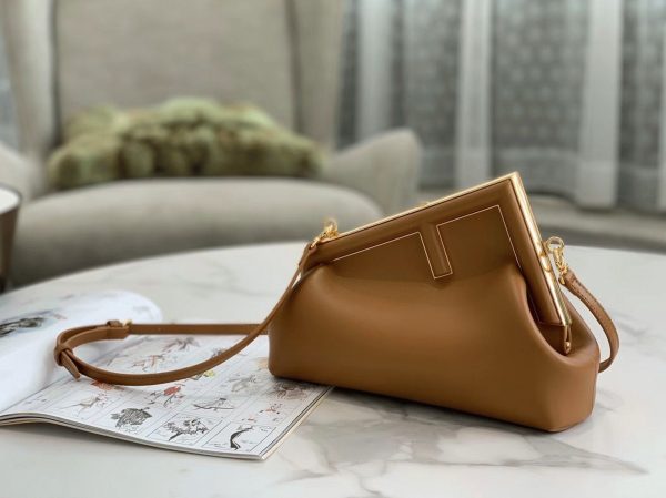 Contrefaçon Fendi First Petit Sac en brun – Image 7
