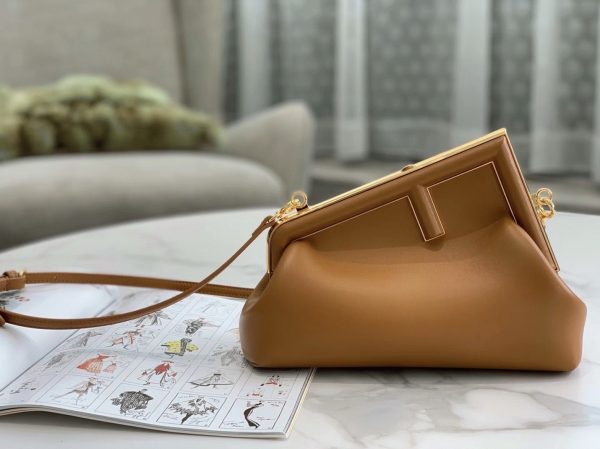 Contrefaçon Fendi First Petit Sac en brun – Image 6