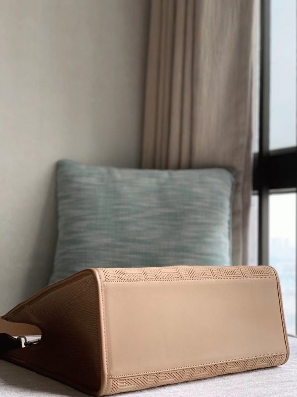 Contrefaçon Fendi Sunshine Moyen Sac Cabas en tissu beige FF – Image 6