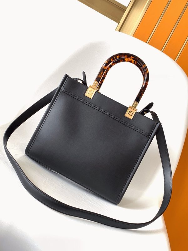 Réplique Fendi Sunshine Moyen Sac Cabas en cuir de veau noir – Image 9