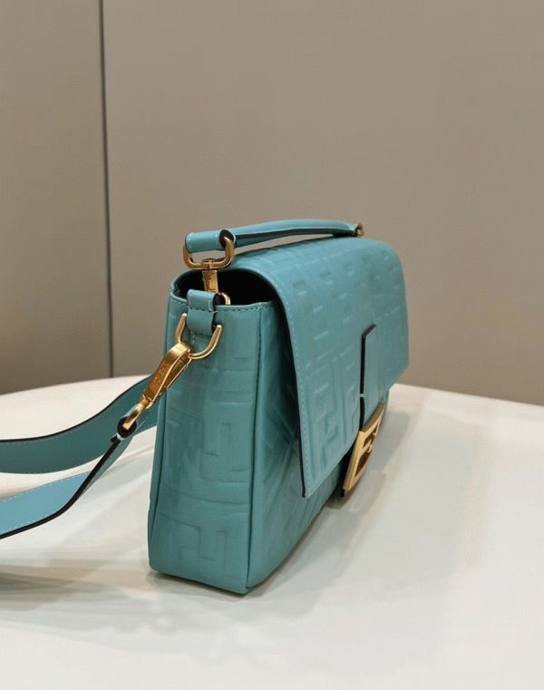 Contrefaçon Fendi Baguette Grand Sac en bleu FF – Image 2