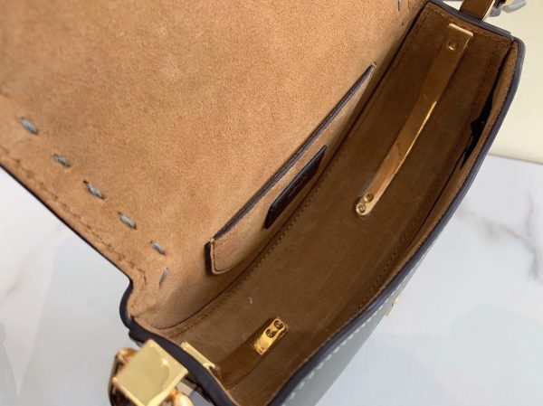 Fausse Fendi Moonlight Sac Saddle en cuir de veau gris – Image 4