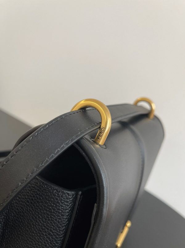 Fausse Fendi C’mon Moyen Sac en noir – Image 6