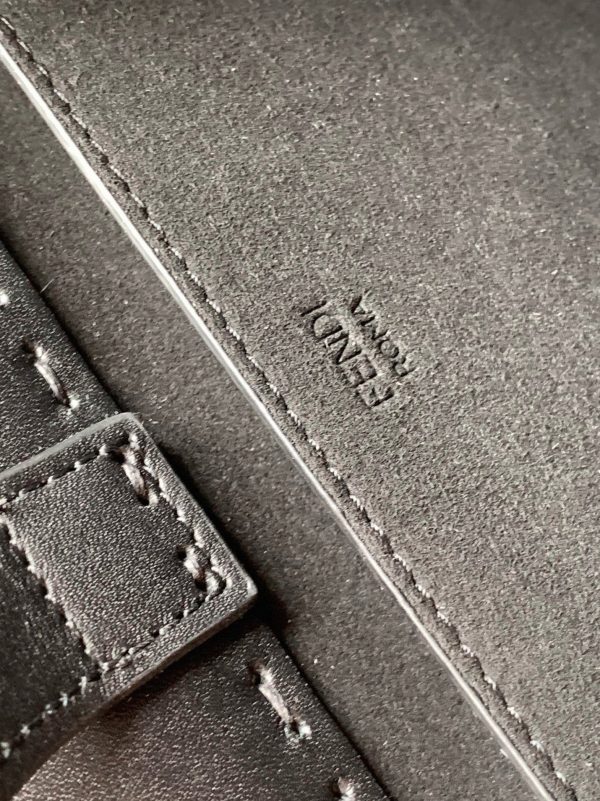 Réplique Fendi Sunshine Moyen Sac Cabas en cuir de veau noir – Image 4