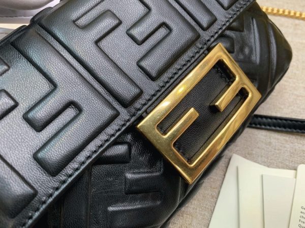 Réplique Fendi Baguette Petit Sac en FF noir – Image 7