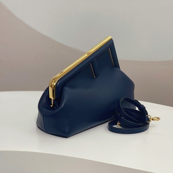 Fausse Fendi First Petit Sac en bleu foncé – Image 9