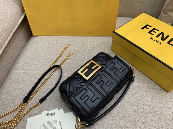 Réplique Fendi Baguette Petit Sac en FF noir – Image 5