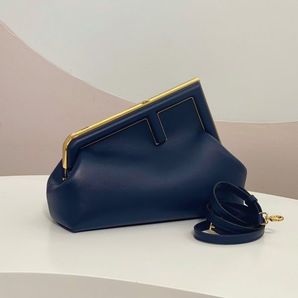 Fausse Fendi First Petit Sac en bleu foncé – Image 7