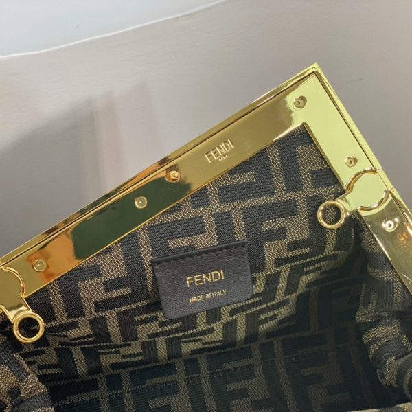 Fausse Fendi First Petit Sac en bleu foncé – Image 5