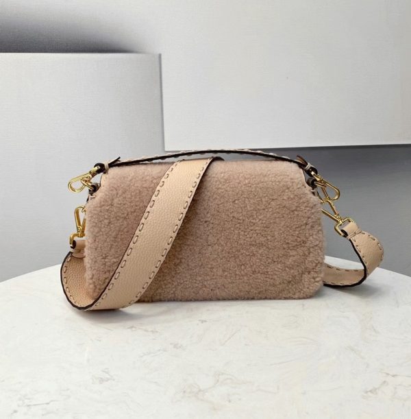 Fausse Fendi Baguette Moyen Sac en beige – Image 8