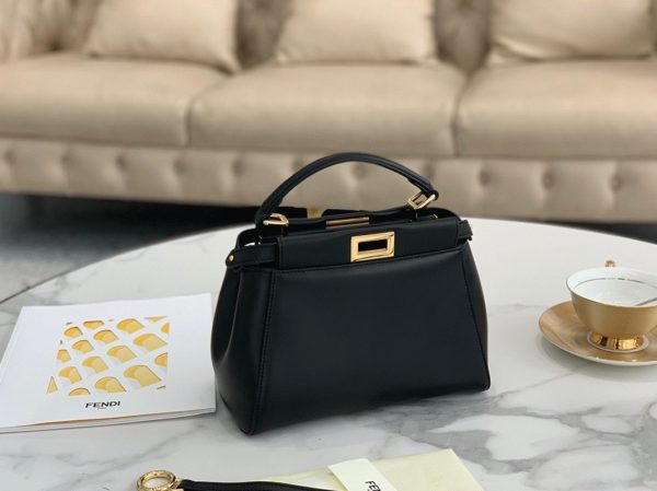 Fausse Fendi Peekaboo Mini Sac en cuir nappa noir – Image 6