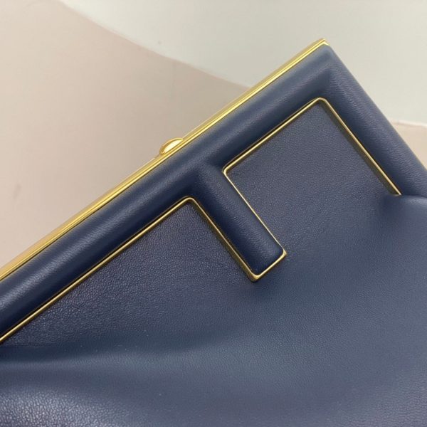 Fausse Fendi First Petit Sac en bleu foncé – Image 3