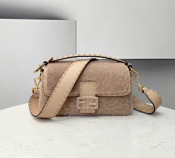 Fausse Fendi Baguette Moyen Sac en beige – Image 5