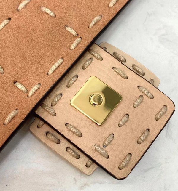 Fausse Fendi Baguette Moyen Sac en beige – Image 3