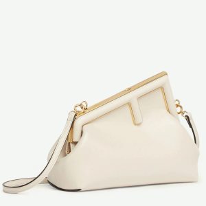 Fausse Fendi First Petit Sac en blanc