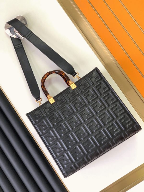 Fausse Fendi Sunshine Moyen Sac Cabas en cuir de veau noir FF – Image 8