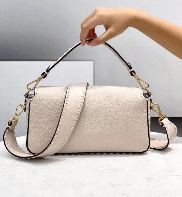 Réplique Fendi Baguette Moyen Sac en blanc – Image 10