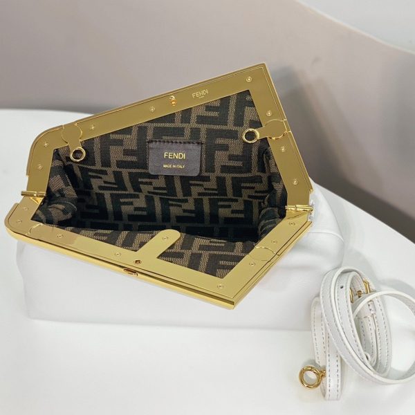Fausse Fendi First Petit Sac en blanc – Image 5
