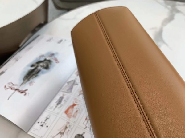 Contrefaçon Fendi First Petit Sac en brun – Image 3