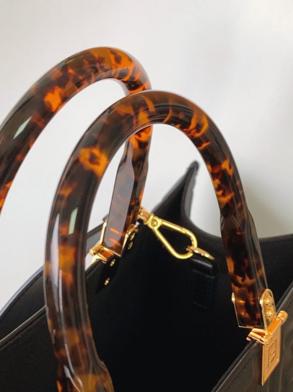 Fausse Fendi Sunshine Moyen Sac Cabas en cuir de veau noir FF – Image 5