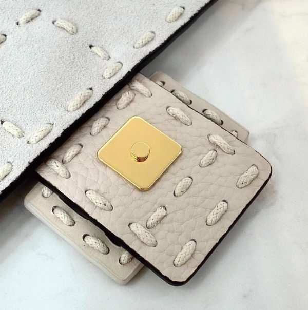 Réplique Fendi Baguette Moyen Sac en blanc – Image 7
