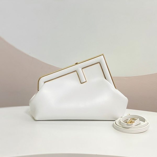 Fausse Fendi First Petit Sac en blanc – Image 2