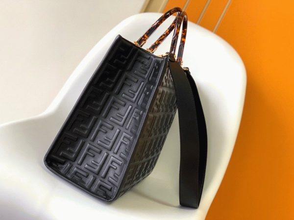 Fausse Fendi Sunshine Moyen Sac Cabas en cuir de veau noir FF – Image 4
