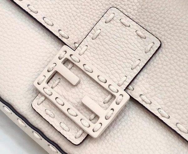 Réplique Fendi Baguette Moyen Sac en blanc – Image 4