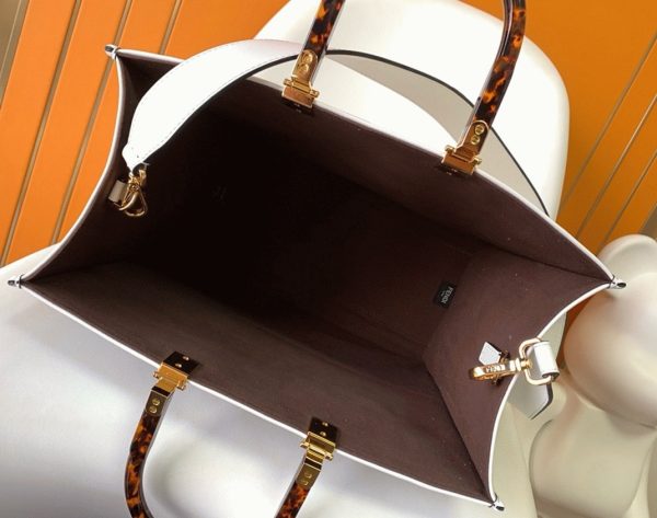 Réplique Fendi Sunshine Moyen Sac Cabas en cuir de veau blanc FF – Image 8