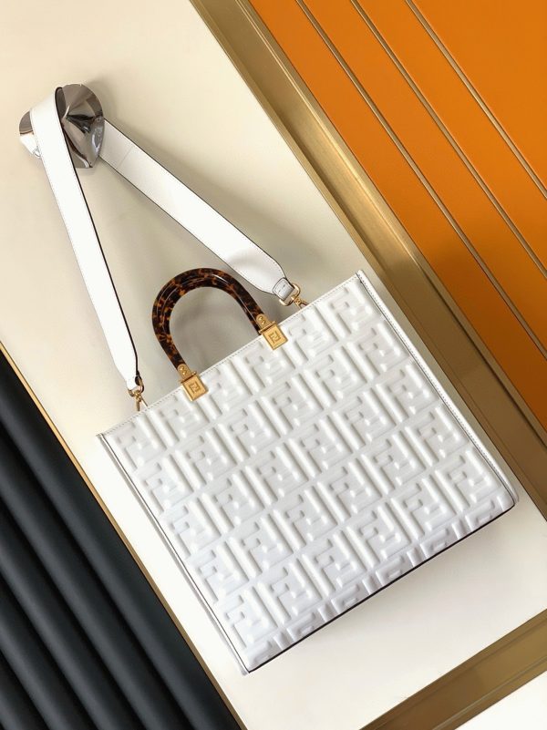 Réplique Fendi Sunshine Moyen Sac Cabas en cuir de veau blanc FF – Image 7