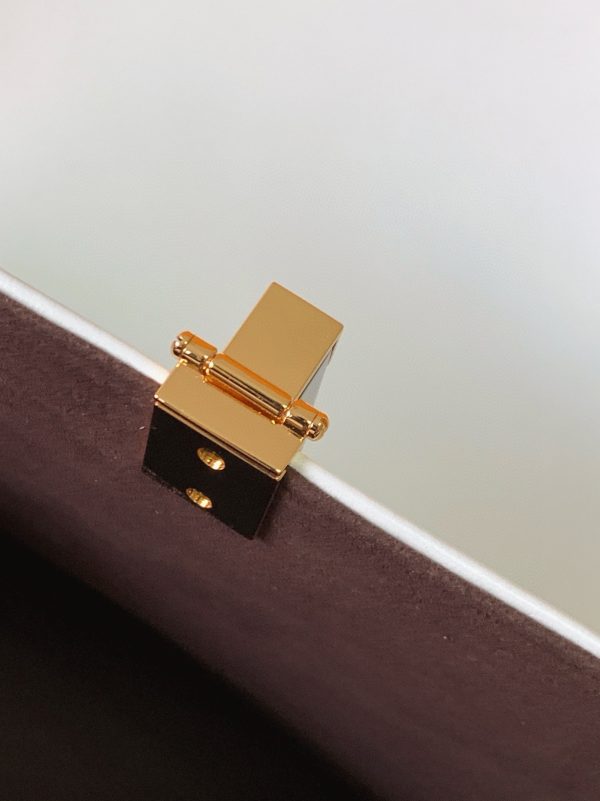 Réplique Fendi Sunshine Moyen Sac Cabas en cuir de veau blanc FF – Image 4