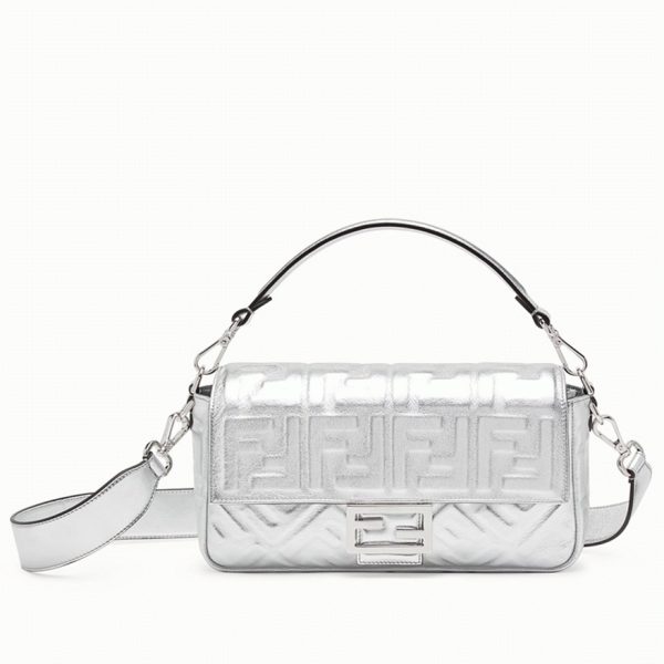 Fendi Baguette Moyen Sac en argent FF