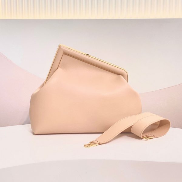 Réplique Fendi First Moyen Sac en cuir nappa rose poudré – Image 8