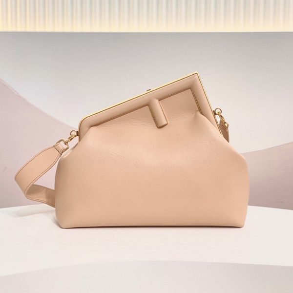Réplique Fendi First Moyen Sac en cuir nappa rose poudré – Image 6