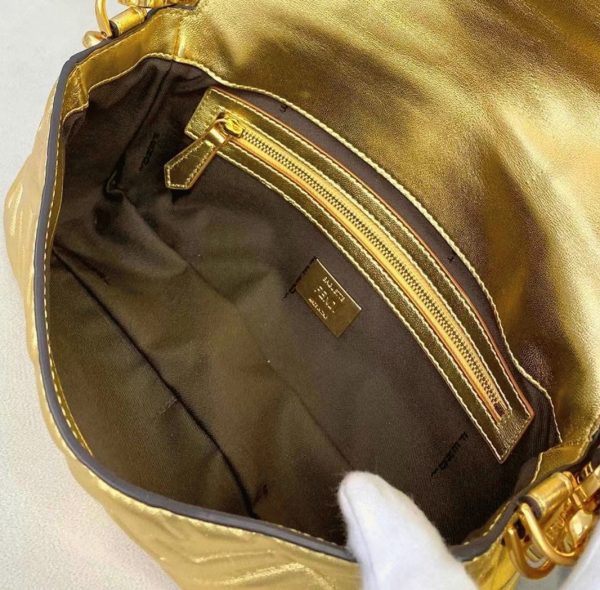 Fausse Fendi Baguette Moyen Sac en or FF – Image 7
