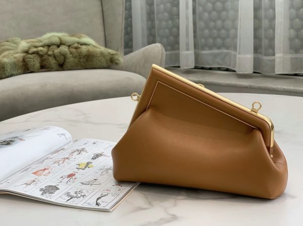 Contrefaçon Fendi First Petit Sac en brun – Image 2